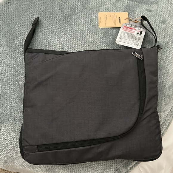 Newhey Other - 💼 NWT-Black Flexible YKK Messenger Bag Briefcase